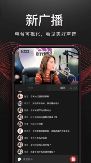 沙漠中突然出现的绿洲与倒影星空的水潭壁纸